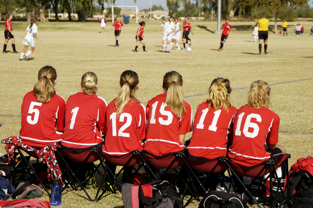 softball-team-sideline